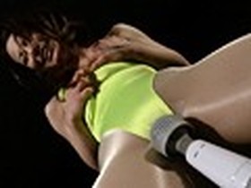 ガニ股ハイレグ立ち電マ　サンプル画像02